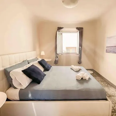 Elegante Residenza In Piazza De' Pitti Apartment *